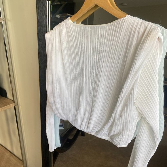 ZARA top in white with shoulder detail - feminine lightweigt material never worn - Picture 2 of 2